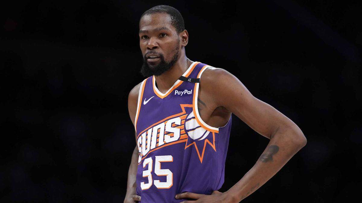 Phoenix Suns forward Kevin Durant (35) reacts against the Los Angeles Lakers in the second half at Crypto.com Arena.