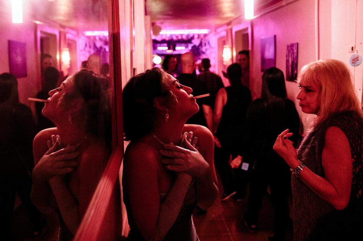 The power of immersive theater and the intimacy between audience and performing will be discussed throughout the Miami Immersive Intensive. Photo is from “Miami Motel Stories: North Beach” by Juggerknot Theatre Company.