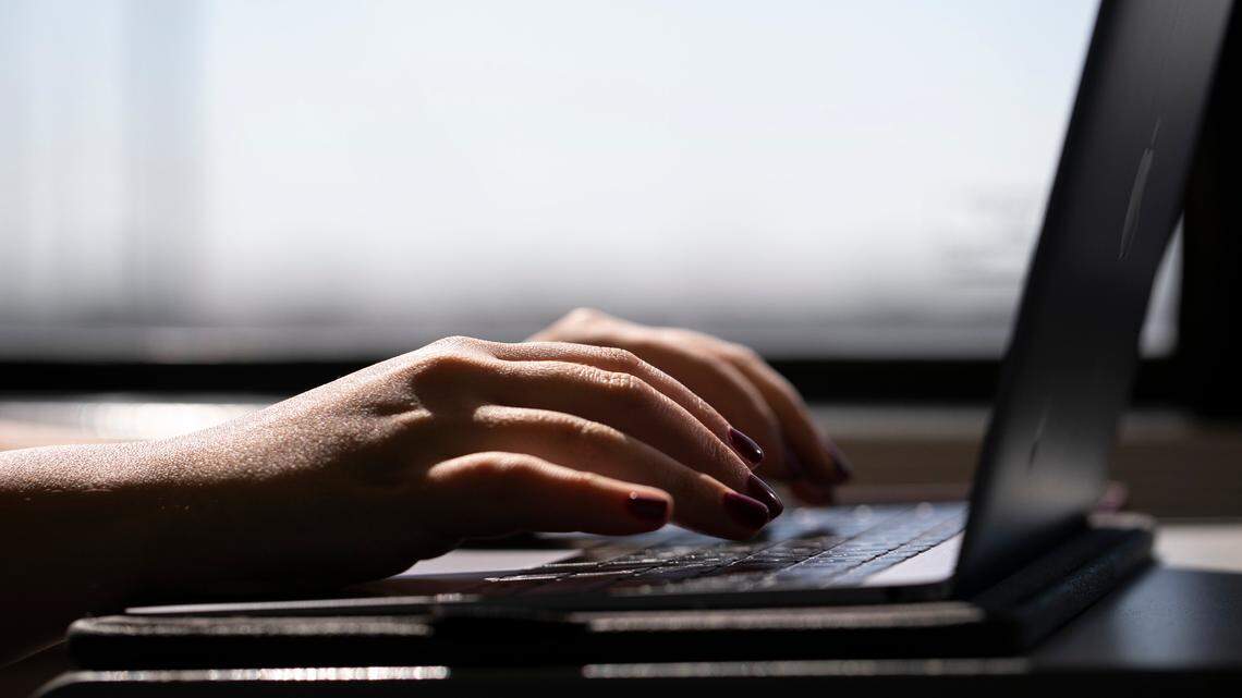 Most remote workers in the U.S. want to keep working from home, and fewer are worried about catching COVID-19 in the workplace than they were in 2020, a new survey says.