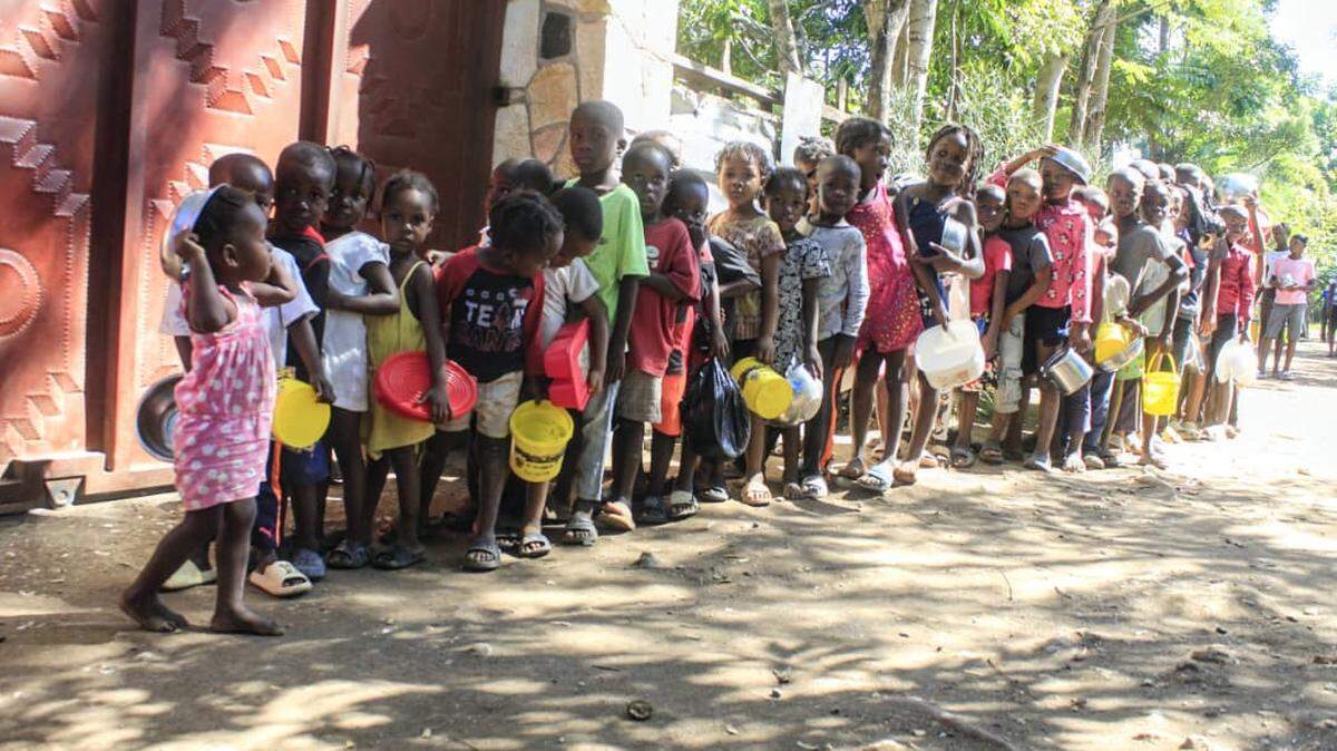 Children line up to receive a hot meal from one of the 17 community kitchens World Central Kitchen is operating in central Haiti, where ongoing gang attacks risks deepening an already severe humanitarian crisis.