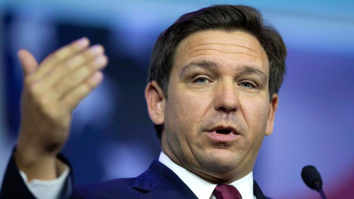 El gobernador de Florida, Ron DeSantis, firmó una orden llamando a los legisladores estatales a Tallahassee para una sesión especial April 19-22. para volver a abordar su mapa de redistribución de distritos del Congreso.