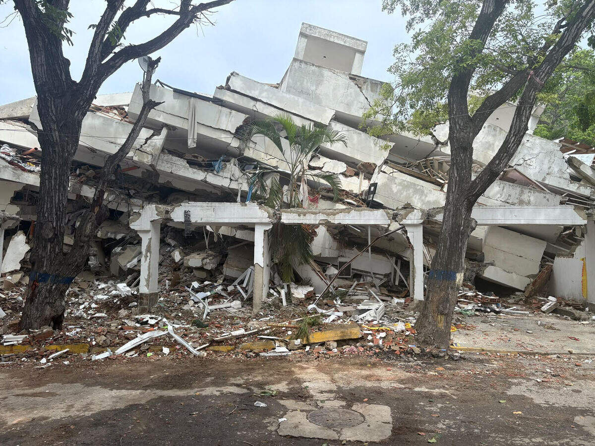 A collapsed house in the same neighborhood where teacher Elizabeth Álvarez lives.