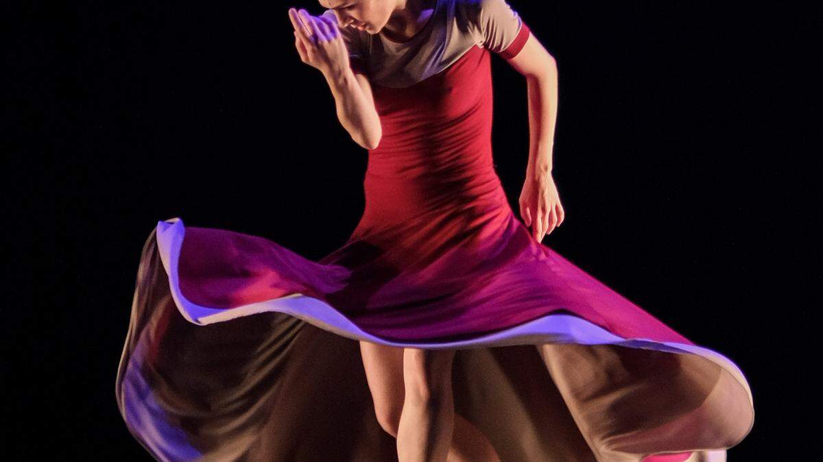 Dancer Margarida Trigueiros of Dança em Diálogos in ‘Anusim.’