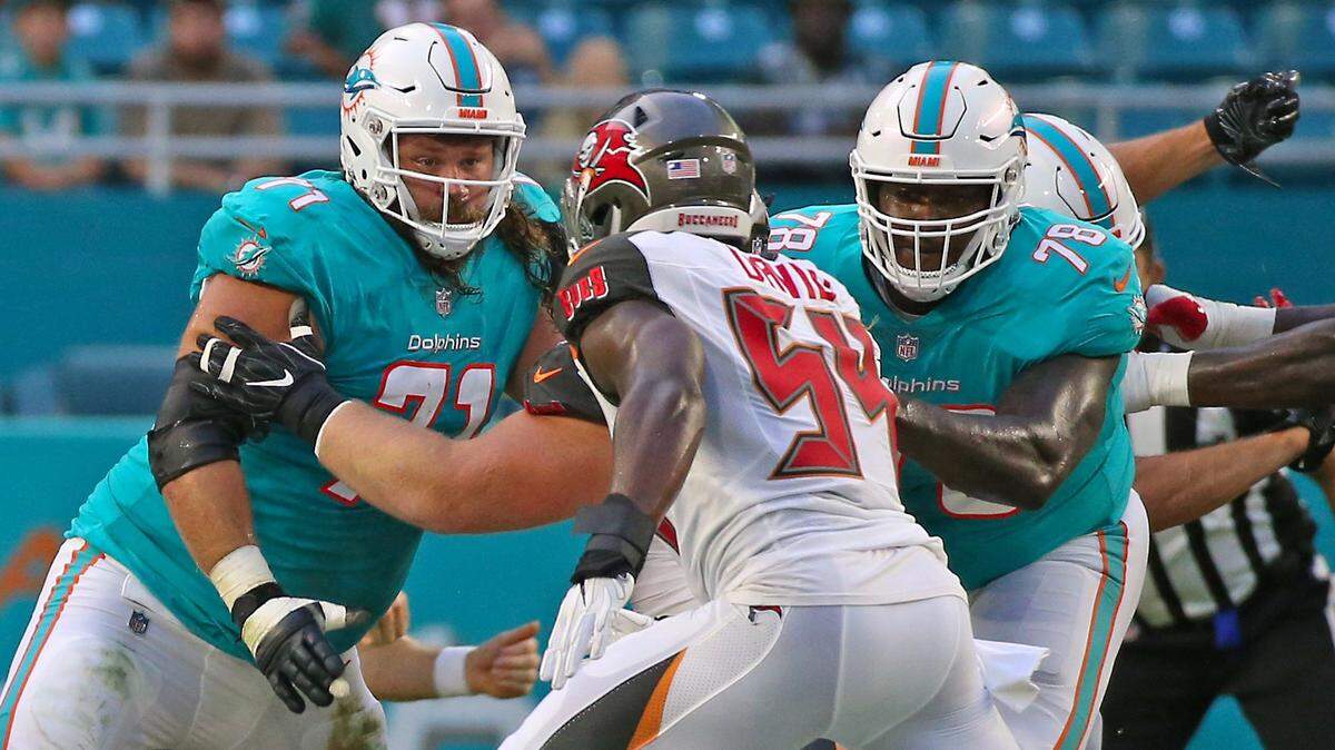 Guard Josh Sitton (71) and offensive tackle Laremy Tunsil (78) block Tampa Bay Buccaneers linebacker Lavonte David #54 during an Aug. 9 game. Sitton has a shoulder injury.