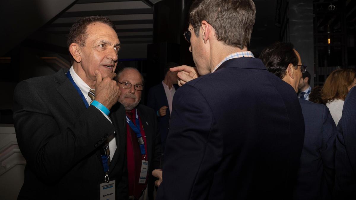 El alcalde de Fort Lauderdale, Dean Trantalis, se dirige a los asistentes durante la Cumbre de Alcaldes Norteamericanos contra el Antisemitismo celebrada el miércoles 15 de noviembre de 2023 en el W Hotel, en Fort Lauderdale.