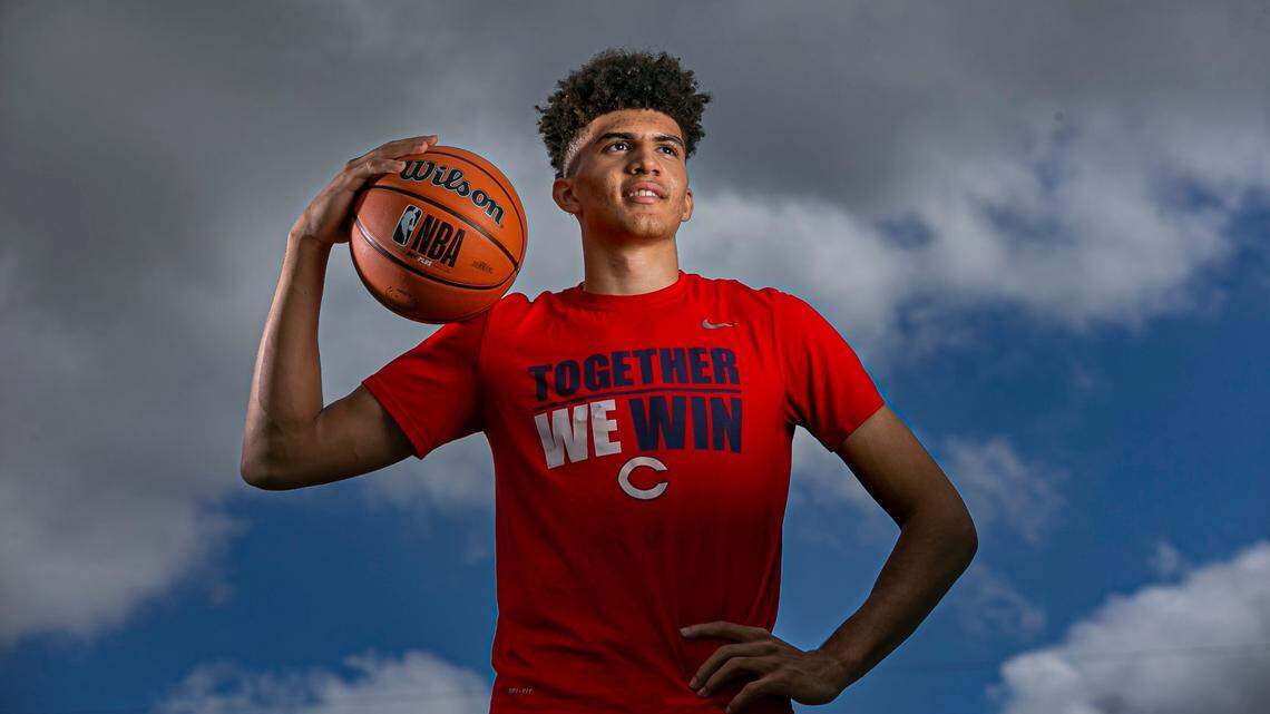 VIDEO: Meet the Herald’s 2021-22 Miami-Dade County Winter Sports Players of the Year
