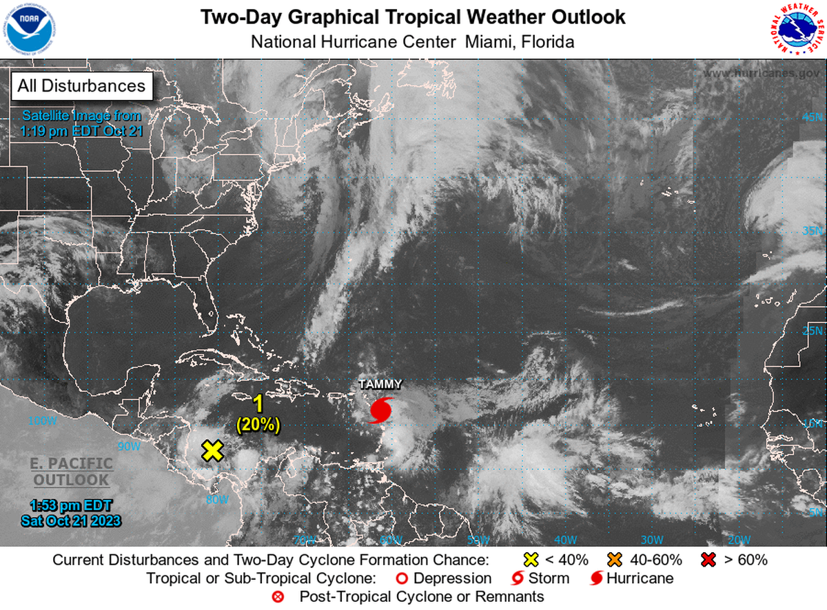 Mapa de los trópicos incluye una nueva perturbación en el suroeste del Caribe el sábado 21 de octubre de 2023.