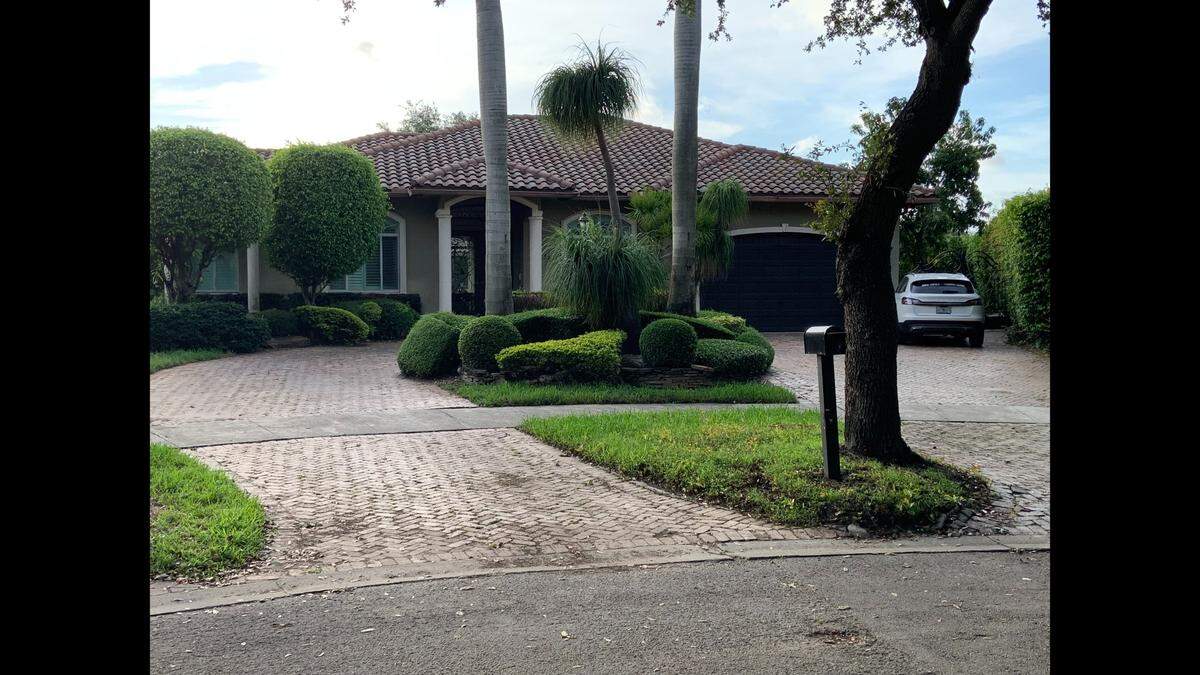 Court records say the Justice Department seized this Miami Lakes house, 8635 NW 169th Terr., owned by Sofly Aviation’s Daniel Navarro and Jaise Mursuli.