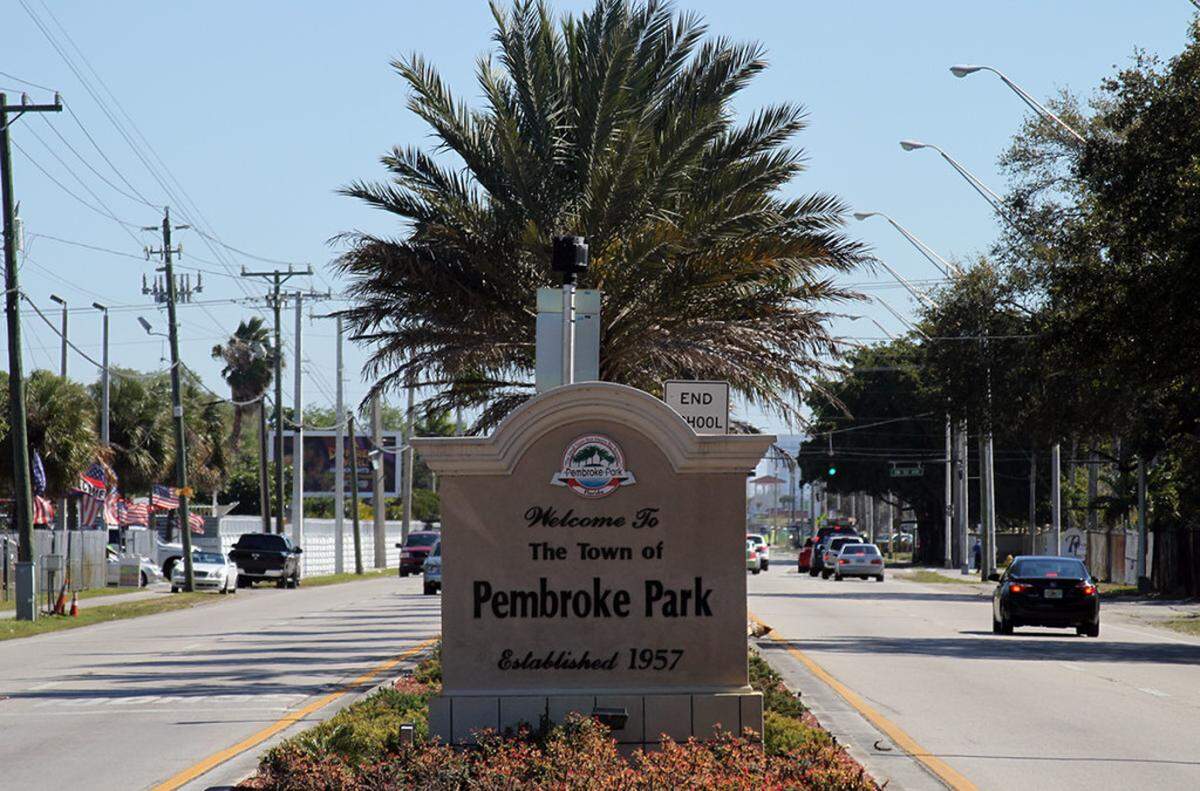 La ex jefa de policía de Pembroke Park respondió a su despido durante una reunión de la comisión celebrada el jueves. Se compromete a luchar contra las demandas por discriminación.