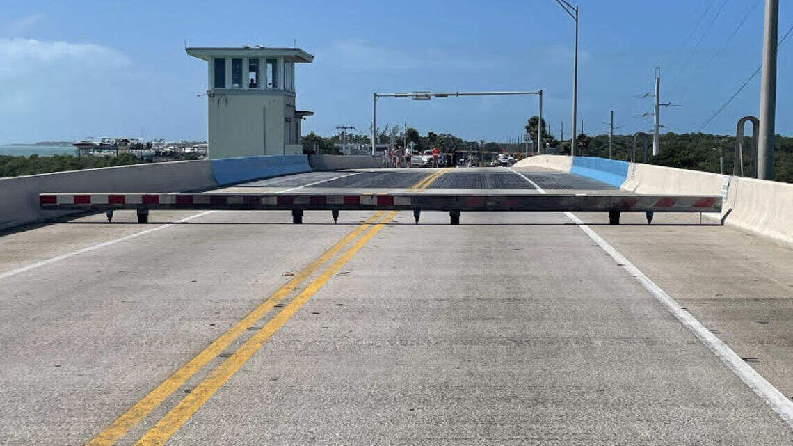 Stuck drawbridge backs up Florida Keys traffic for miles | Miami Herald