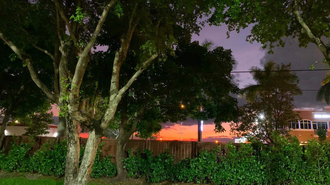 Glorious sunsets, like this one over Miami-Dade on Oct. 3, 2022, should be the norm through the week, with mostly clear skies, low humidity and temperatures in the mid-80s as highs, mid-70s as lows. But forecasters at the National Weather Service can’t rule out isolated thunderstorms with chances growing on Columbus Day, Monday, Oct. 10.