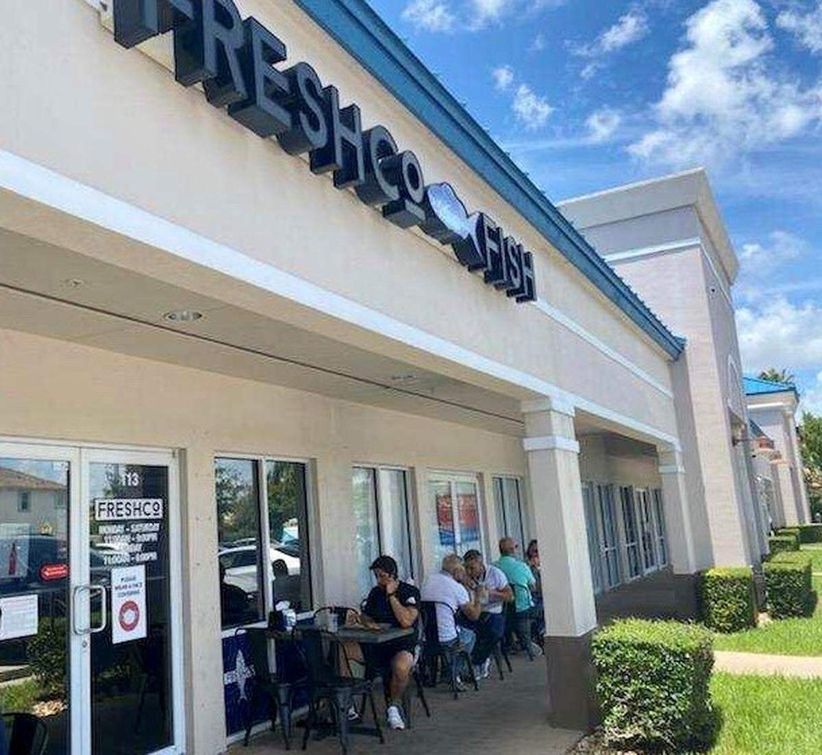FreshCo Fish Market & Grill, en Kendall, tiene capacidad para unas 10 personas en el exterior y 30 en el interior. Abrirá una segunda sucursal en Hammocks.