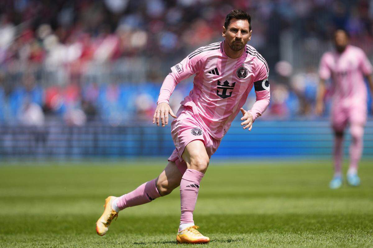 TORONTO, ONTARIO - Lionel Messi (10) of Inter Miami CF looks on during MLS match at Toronto FC at BMO Field on May 09, 2026 in Toronto, Ontario.