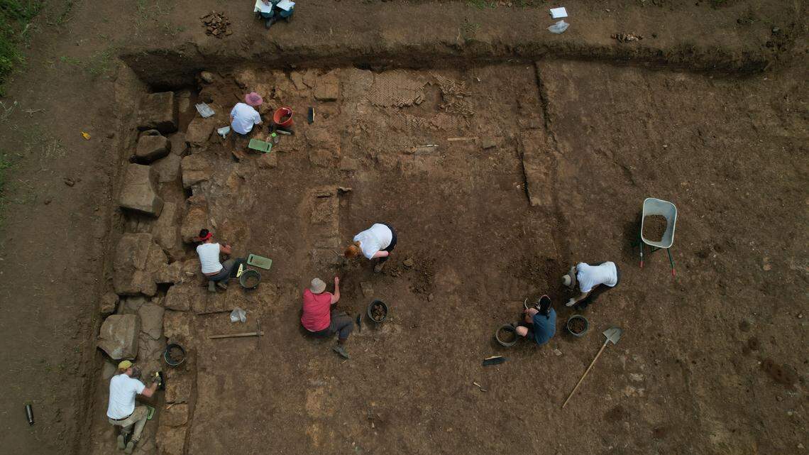 Archaeologists from the University of Toronto unearthed pottery and ceramics, ancient Roman “tupperware,” revealing more about daily life.