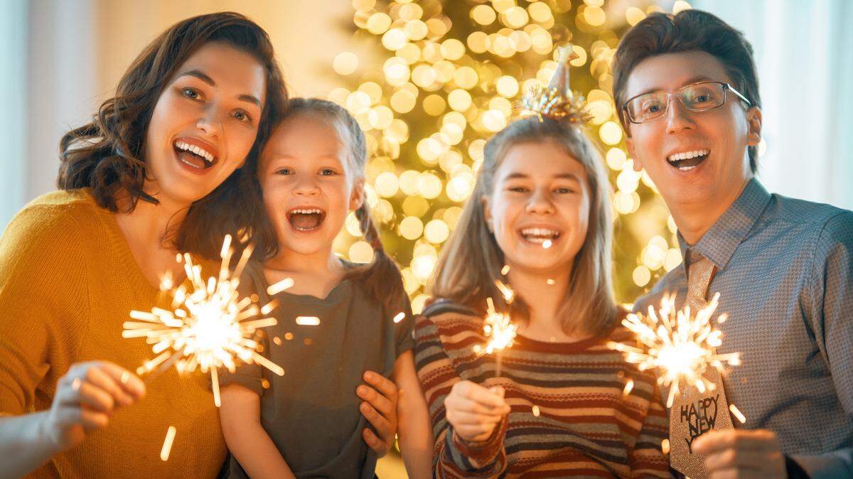 family celebrate new year's eve