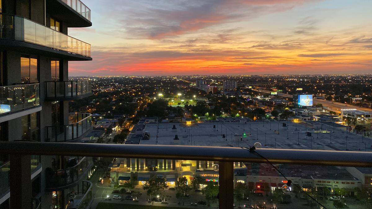Can you take a better quarantine photo of Miami than @ourgivingworld? Give it your best shot.