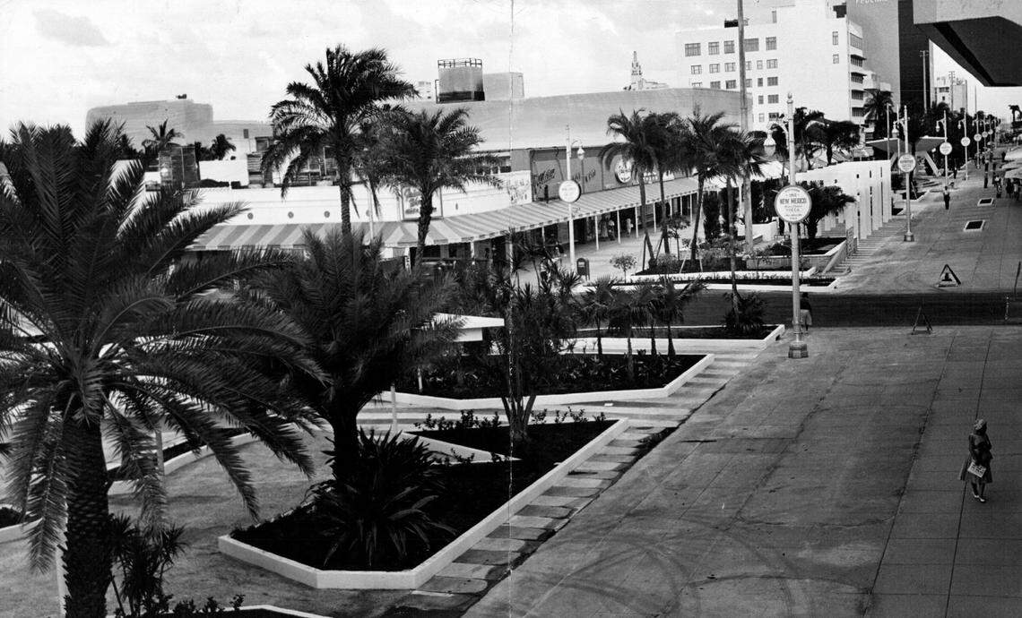 The new Lincoln Road pedestrian mall in 1960.