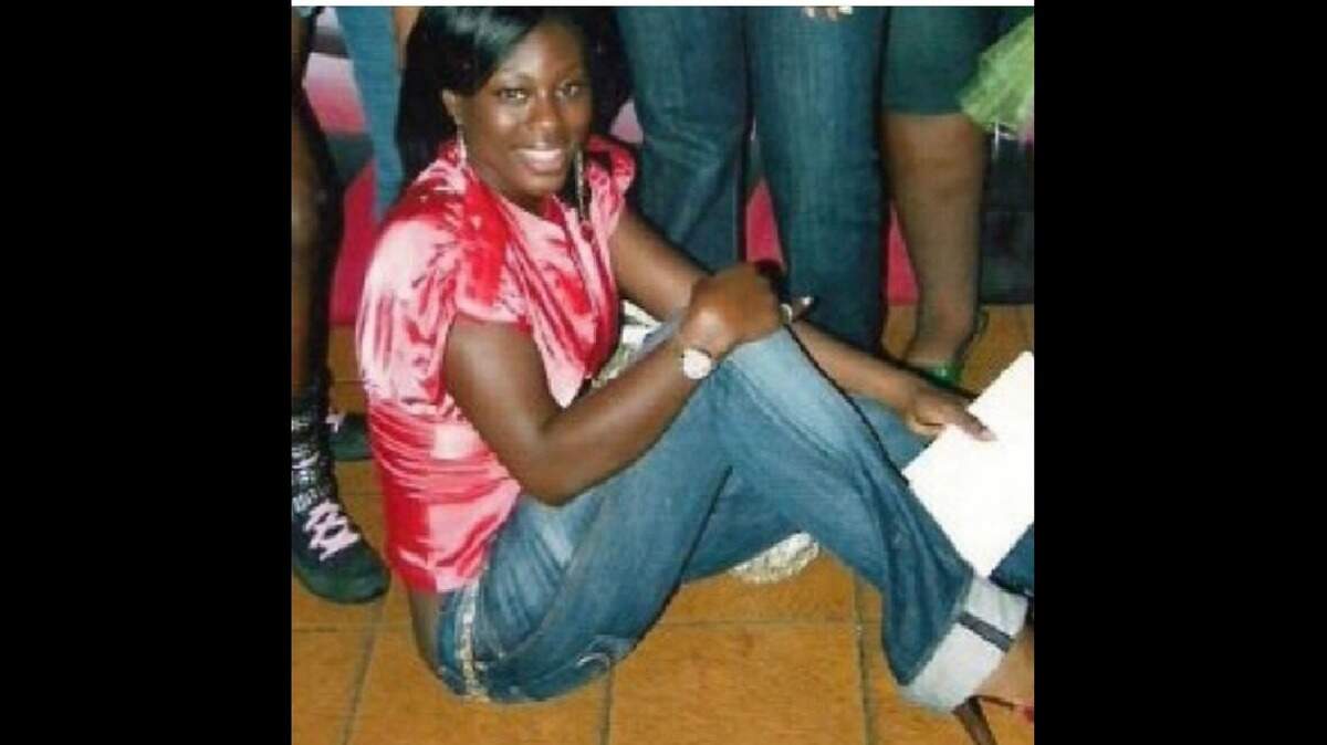 Vickie Simmons, de 25 años, fue ultimada en un motel del noreste de Miami-Dade en 2009. Su homicidio sigue sin resolverse, pero los detectives de Miami tienen la intención de retomar el caso con la detención de un antiguo novio, Carl Monty Watts Jr. acusado de matar a tiros a su esposa en una piscina de un centro comunitario judío.