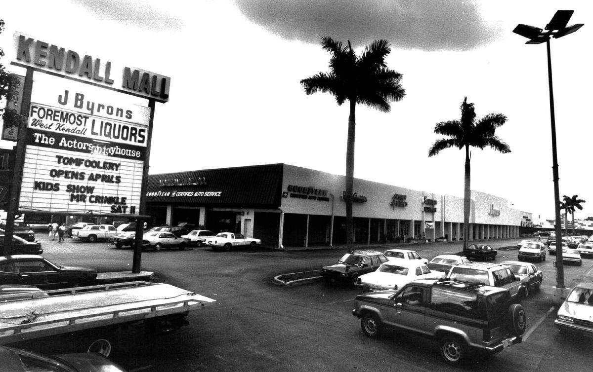 Kendall Mall as seen from Kendall Drive in 1989.
