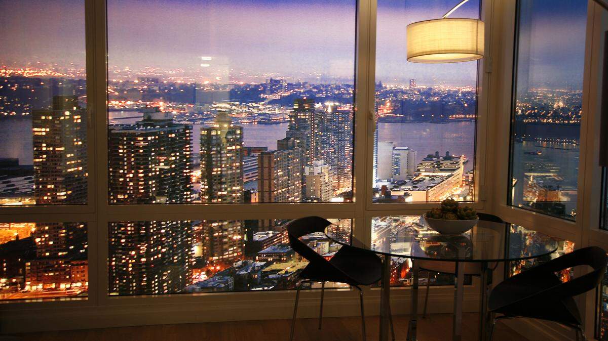 An interior view of a model condominium at the benefit for “Rosie’s Broadway Kids,” at the sales center for Platinum luxury condominiums April 14, 2008 in New York City.