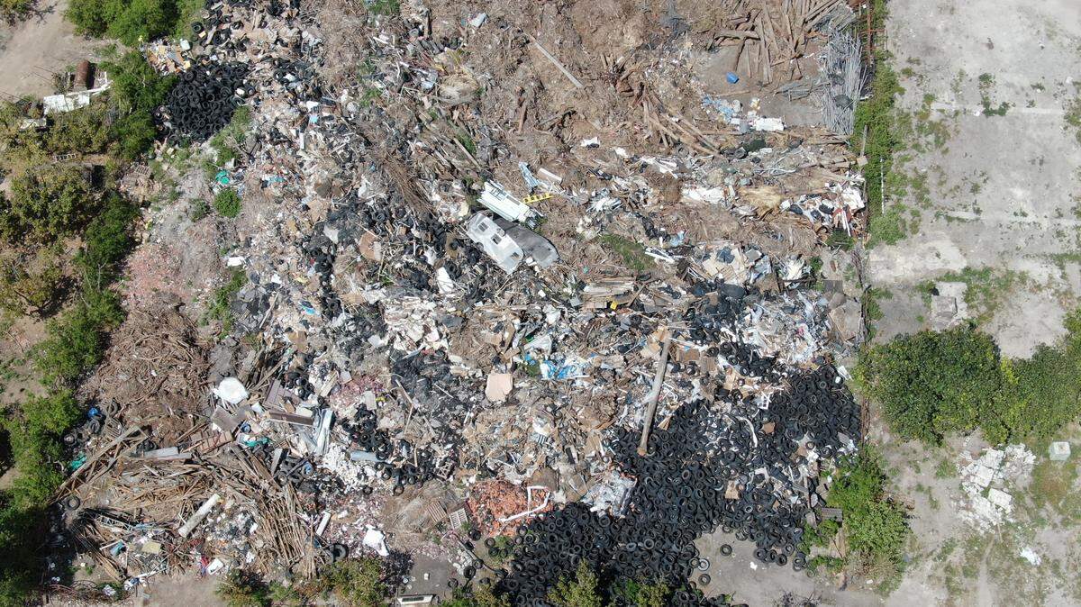 The man renting this 5-acre Redland property was charged with extortion and littering after investigators found mounds of rubber tires and other waste on the property. Police believe he was enticing people to dump debris by undercutting Miami-Dade prices in South Dade.