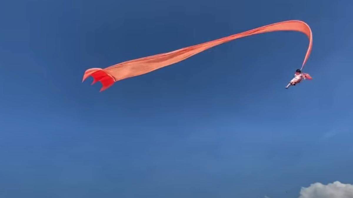A screengrab from the viral video of a 3-year-old girl flying in the air while tangled in a kite in Taiwan.