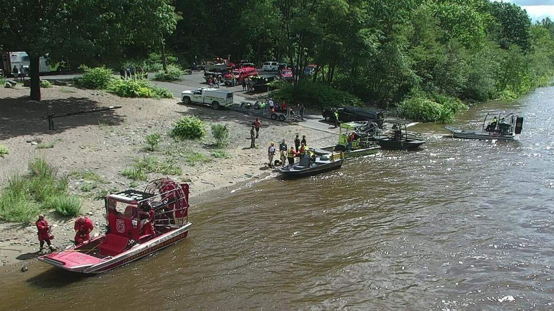 A search is underway after a boat capsized with two fishermen onboard along a section of the Delaware River in New York, state police say. One man is missing.