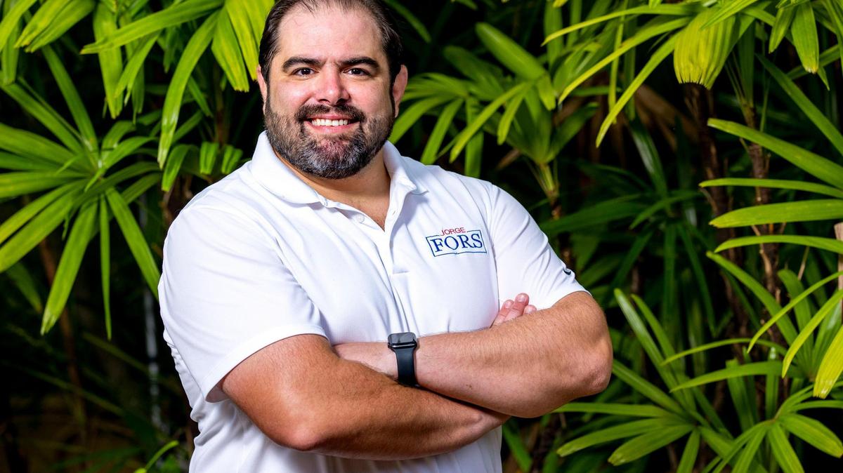 El comisionado de Coral Gables Jorge Fors Jr. se postula contra Kevin Marino Cabrera para reemplazar a Rebeca Sosa como comisionada por el Distrito 6 en la Comisión de Miami-Dade.