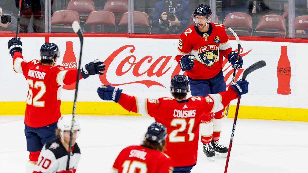 Florida Panthers center Eric Staal (12) celebrate with teammates after scoring a goal during the first period of an NHL game against the New Jersey Devils at FLA Live Arena on Wednesday, December 21, 2022 in Sunrise, Fl.
