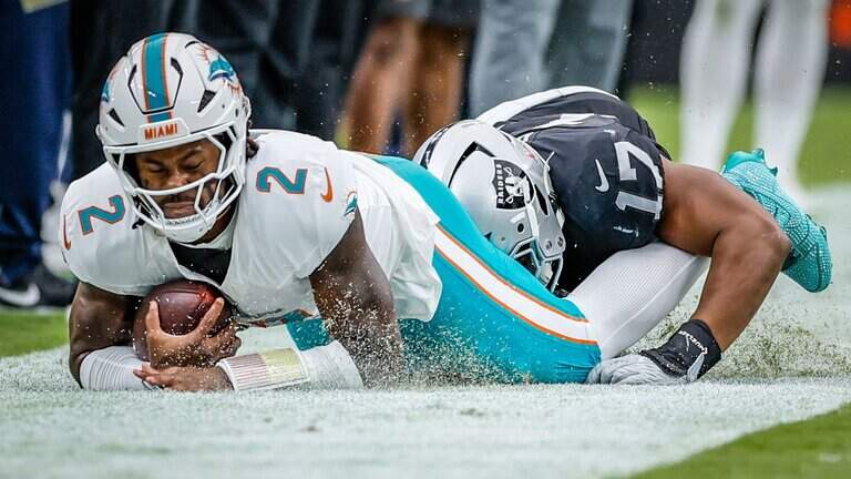 Miami offense sputters as Dolphins lose 27-13 to Raiders and more takeaways