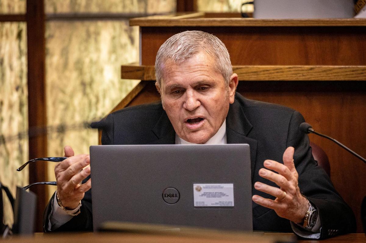 Convicted murderer Corey Smith’s former attorney Jimmy DellaFera testified in court this week that he never saw a memo from state prosecutors that amended some of the available discovery and that had he, he would have deposed more potential witnesses.