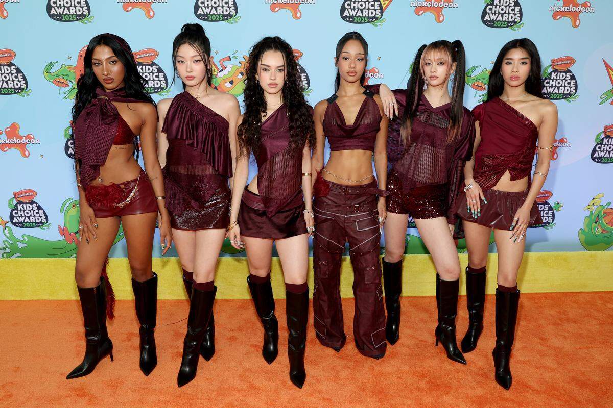 SANTA MONICA, CALIFORNIA - JUNE 21: (L-R) Lara Raj, Yoonchae, Daniela, Manon, Megan and Sophia of KATSEYE attend the Nickelodeon Kids' Choice Awards 2025 at Barker Hangar on June 21, 2025 in Santa Monica, California. (Photo by Phillip Faraone/Getty Images for Nickelodeon)