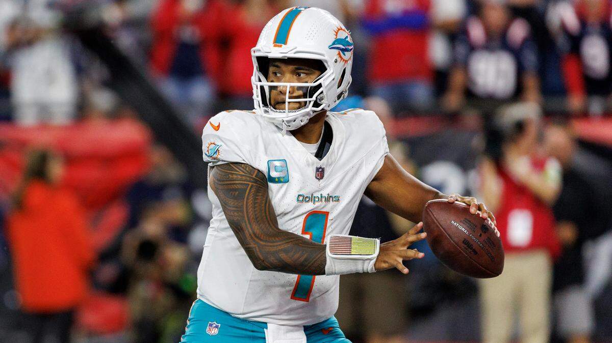 Miami Dolphins quarterback Tua Tagovailoa (1) sets up to pass against the New England Patriots during fourth quarter of an NFL football game at Gillette Stadium on Sunday, Sept. 17, 2023 in Foxborough, MA.