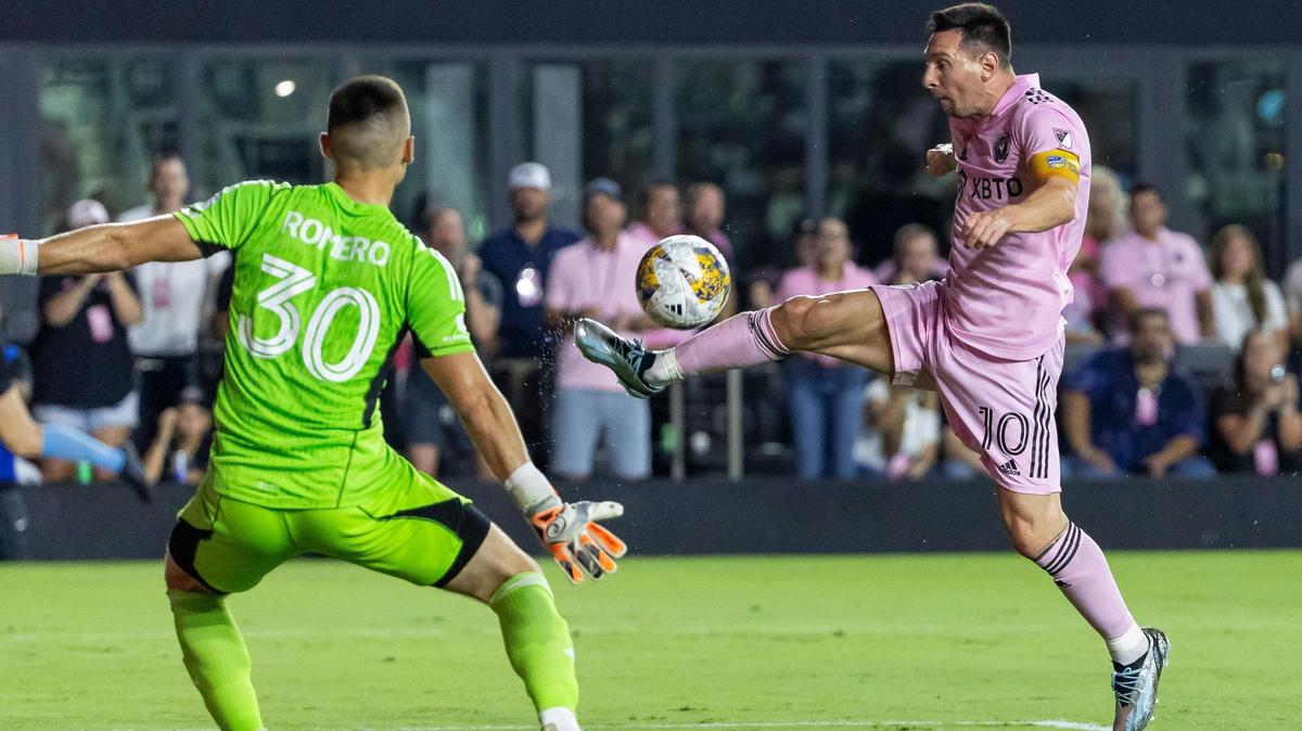 Inter Miami forward Lionel Messi (10) tries to score a goal against Toronto FC goalkeeper Tomas Romero (30) in the first half of their MLS match at DRV PNK Stadium on Wednesday, Sept. 20, 2023, in Fort Lauderdale, Fla.