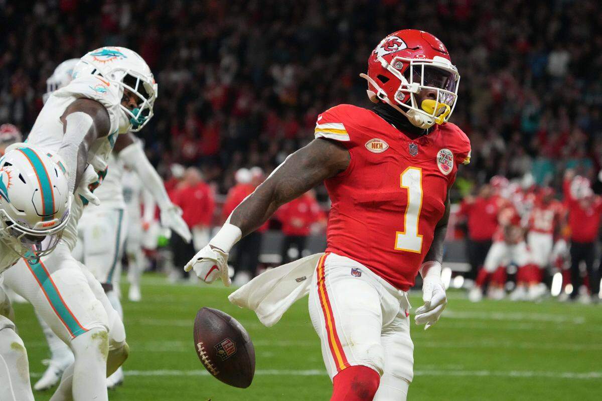 Nov 5, 2023; Frankfurt, Germany; Kansas City Chiefs running back Jerick McKinnon (1) scores on a 17-yard touchdown reception against the Miami Dolphins in the first half during an NFL International Series game at Deutsche Bank Park. Mandatory Credit: Kirby Lee-USA TODAY Sports