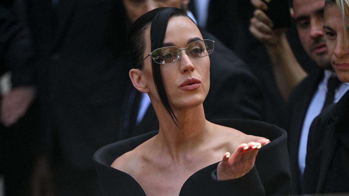Katy Perry arriving at the Balenciaga show as part of Haute Couture Fashion Week in Paris, France on July, 9, 2025. Photo by Julien Reynaud/APS-Medias/Abaca/Sipa USA