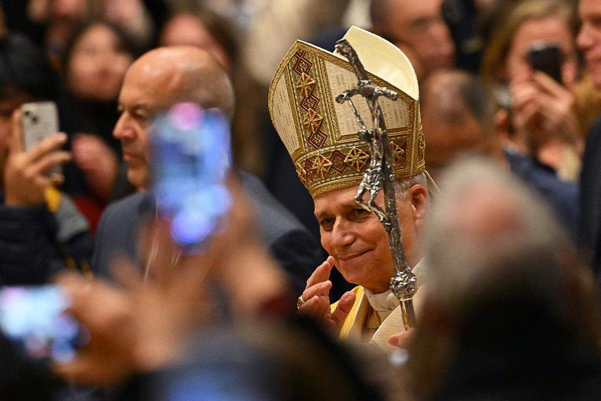 Pope Leo XIV arrives to lead the hristmas Eve mass at St Peter's Basilica in the Vatican on December 24, 2025.