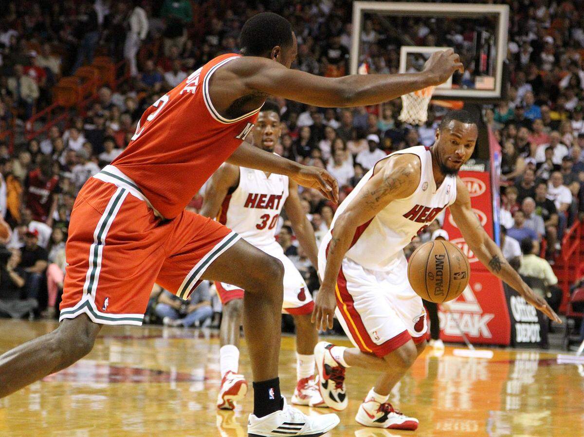 The Miami Heat’s Rashard Lewis scramble for a loose ball against the Milwaukee Bucks’ Luc Mbah a Moute during the game Milwaukee Bucks versus the Miami Heat at the AmericanAirlines Arena on Tuesday, April 9, 2013.