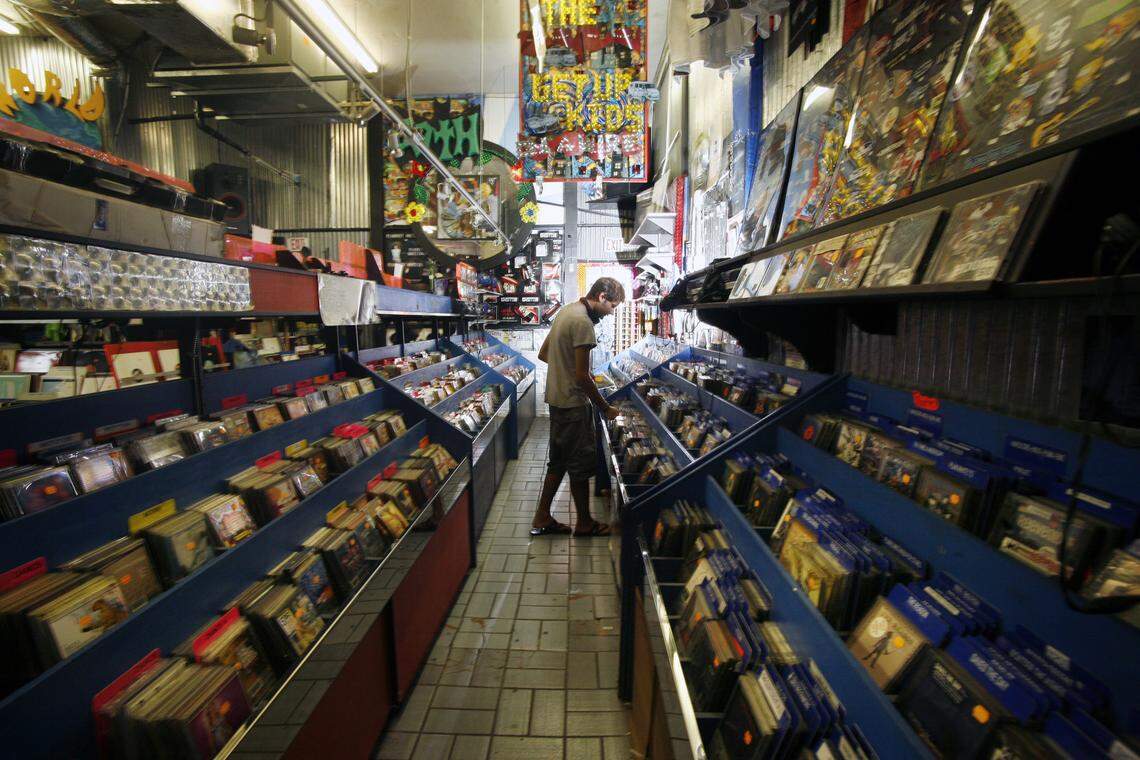 11/26/07--Alexia Fodere for The Miami Herald-- Miami Beach: Giacomo Bertolatti (CQ) looks for dance music at Uncle Sam’s Music located on 1141 Washington Ave., Miami Beach, on Monday afternoon. For a story that examines how records stores are surviving as music becomes increasingly digital. (2 of 4 pixs)