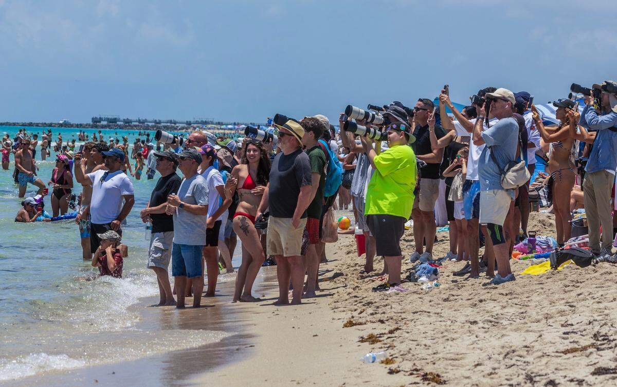 Spectators on South Beach gaze skyward as aircraft soar overhead during the Hyundai Air & Sea Show, part of Miami Beach’s annual National Salute to America’s Heroes, on Saturday, May 24, 2025.