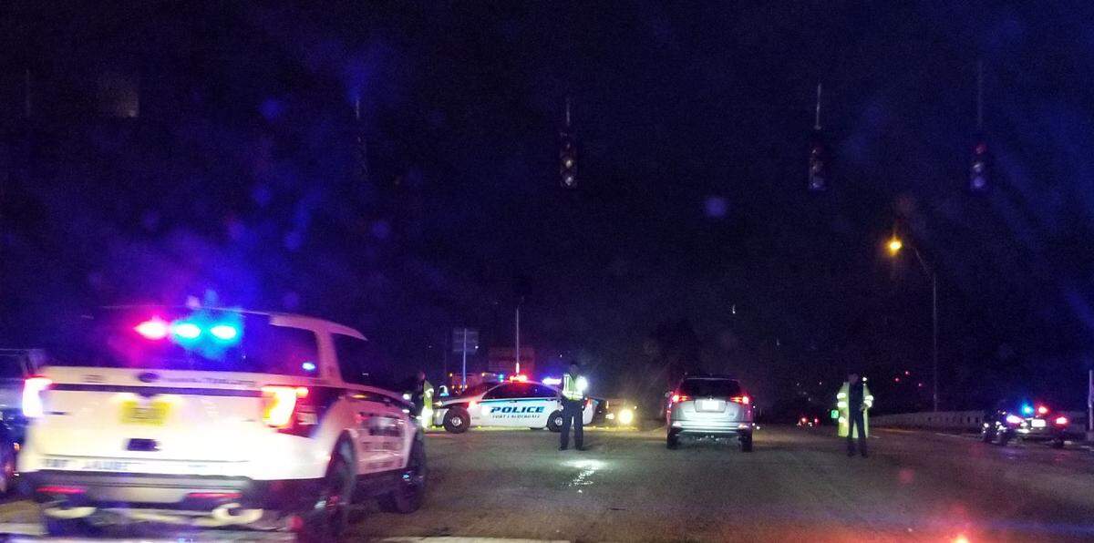 Police direct traffic along Interstate 95 near the exit for Broward Boulevard in Fort Lauderdale following a mass power outage in the city caused by an explosion at a substation.