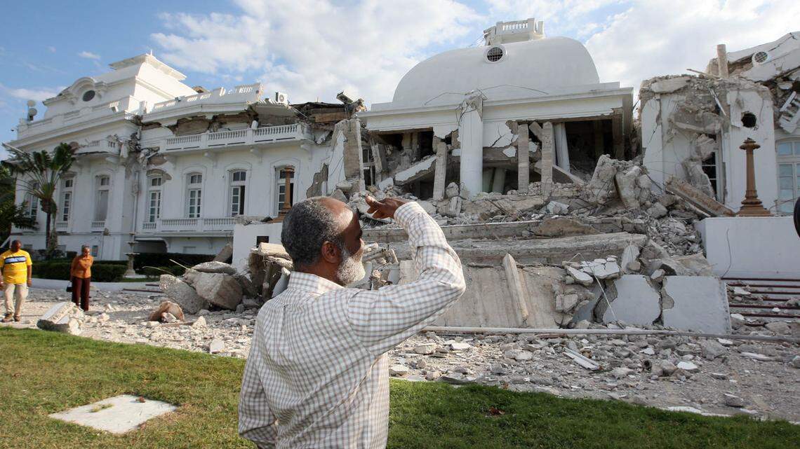 File photo: After the massive 2010 earthquake in Haiti, President René Preval of Haiti visits the badly damaged presidential palace. WALTER MICHOT/ MIAMI HERALD