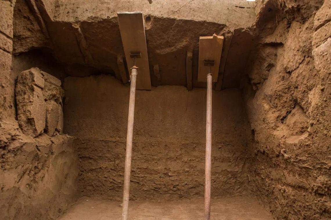 The rear chamber of M452, a rare earthen cave tomb.