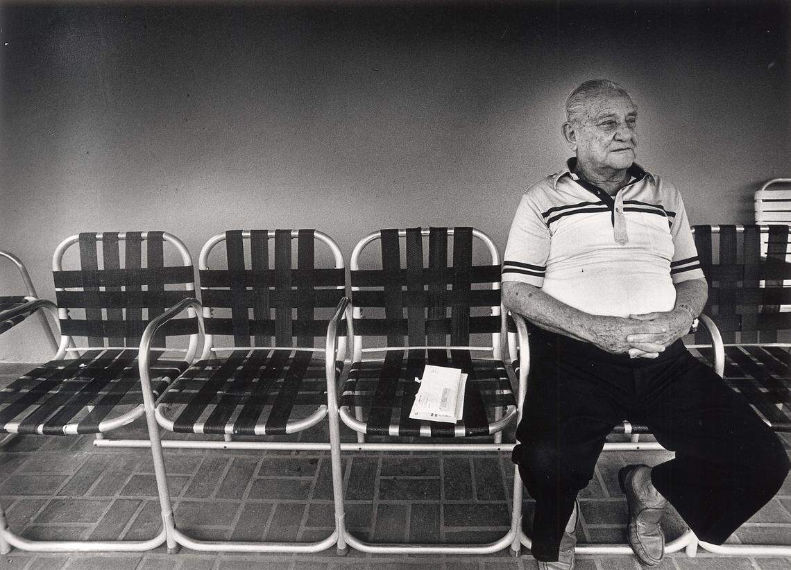 Israel Resnicovitz, 77, a retired bakery truck driver, in 1989.