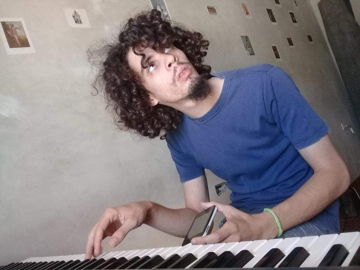 Cuban poet and musician Abel Lezcay was arrested in his home in the town of Bejucal, Cuba, for participating in the July 11 protests. 
