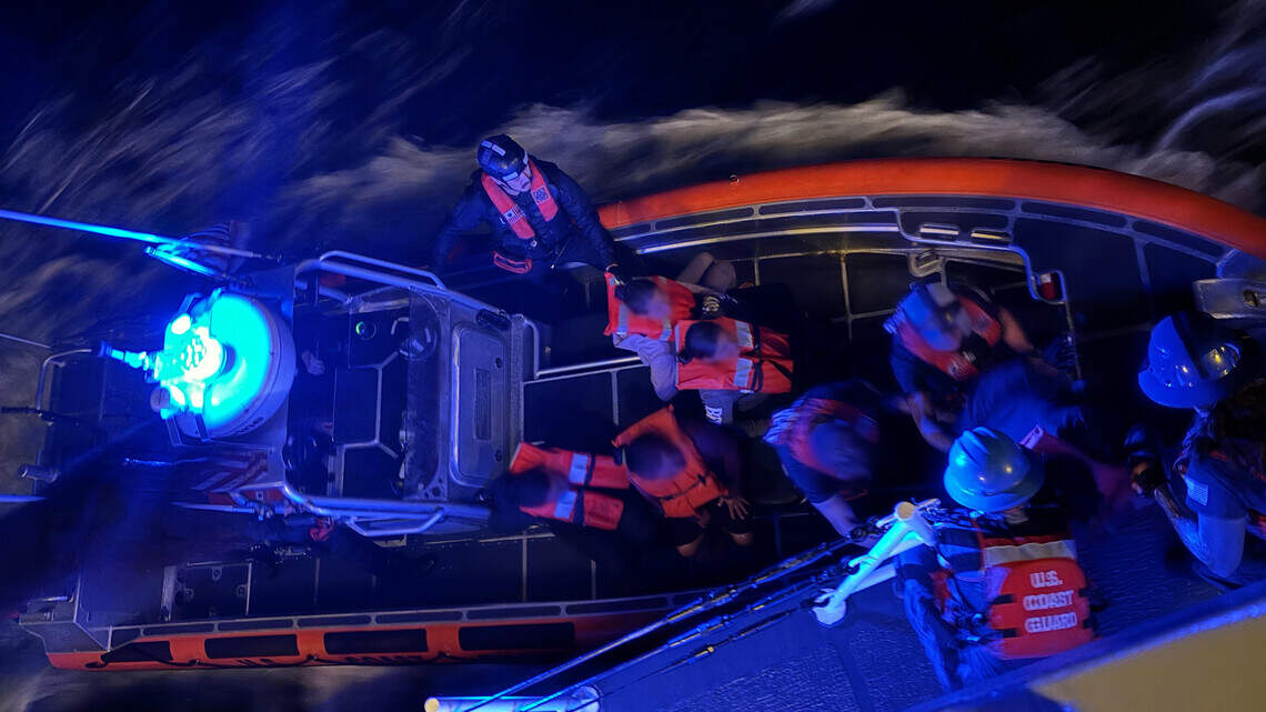Coast Guard stops boat with 27 migrants between Cuba and Mexico