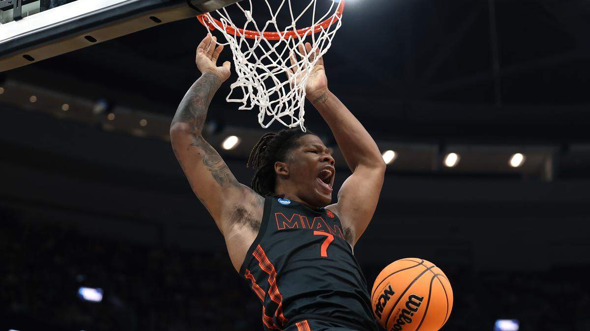 ST LOUIS, MISSOURI - MARCH 22: Shelton Henderson #7 of the Miami Hurricanes dunks the ball against the Purdue Boilermakers during the first half in the second round of the 2026 NCAA Men's Basketball Tournament at Enterprise Center on March 22, 2026 in St Louis, Missouri.  (Photo by Jamie Squire/Getty Images)