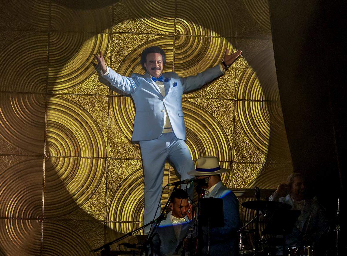 “Muerto de Risa – El Último Show de Álvarez Guedes” gives audiences a chance to experience the Cuban comedy legend’s humor live. 