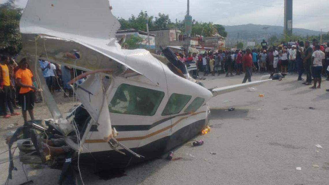 A single-engine aircraft fell from the sky on Wednesday, April 20, 2022, on the southern outskirts of Port-au-Prince, Haiti. At least seven people are dead.