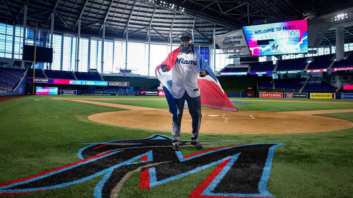 Johnny Cueto, Miami Marlins new right-handed pitcher, poses with the flag from the Dominican Republic, his home country, after being welcomed to the team on Thursday, Jan. 19, 2023, at loanDepot Park.